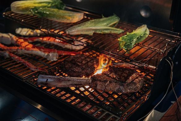 Двухсторонняя чугунная Sear Grate решетка Weber Crafted 7680 фото